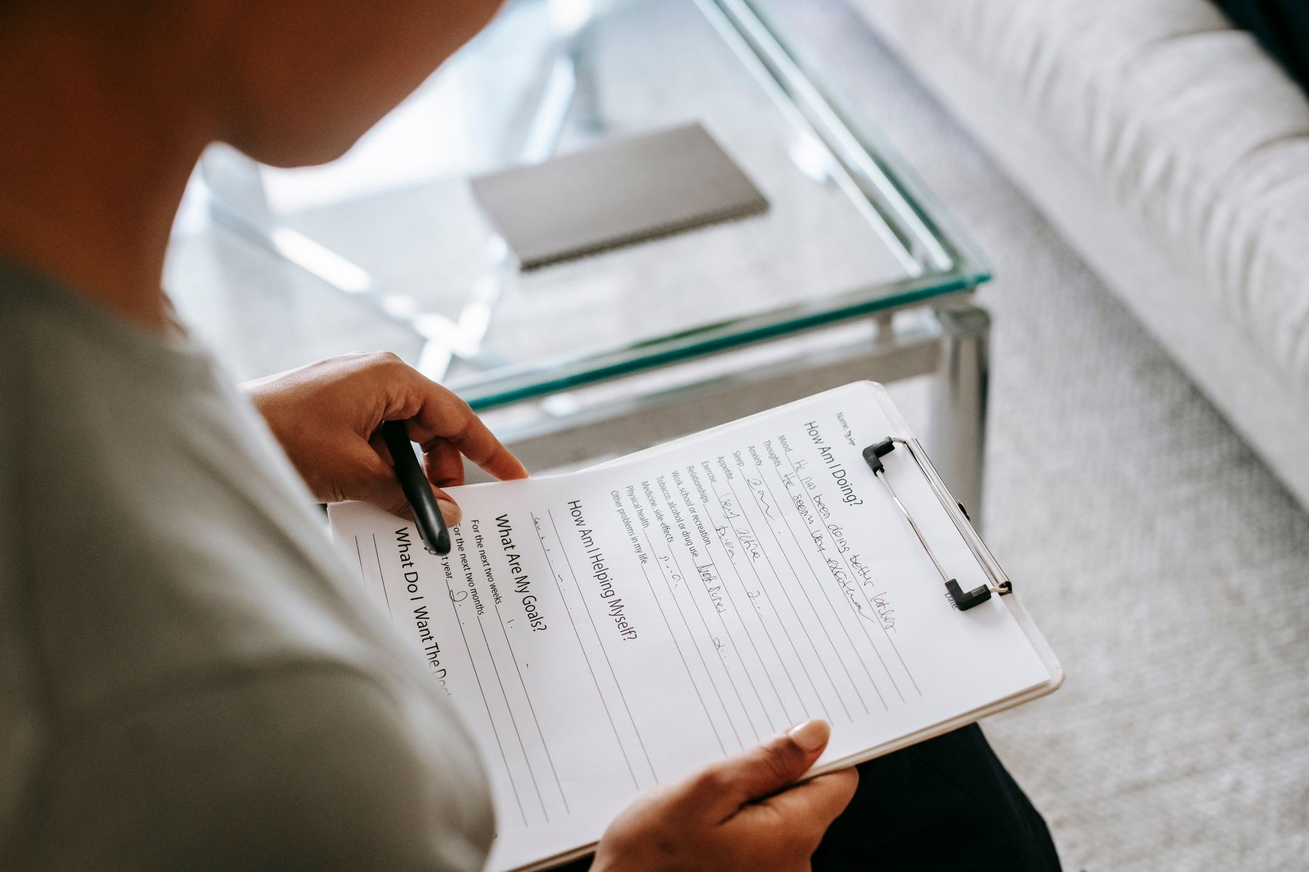 Setting goals and tracking progress in therapy