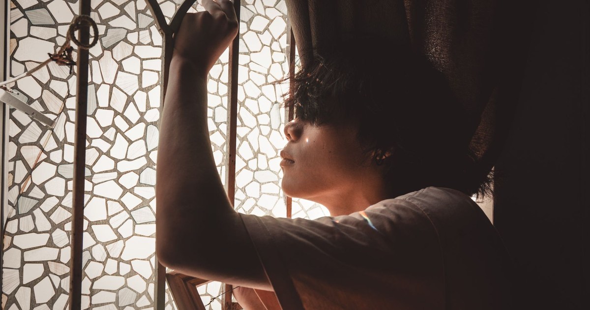 Avoidant Attachment Style: Why Closeness Can Feel So Hard
